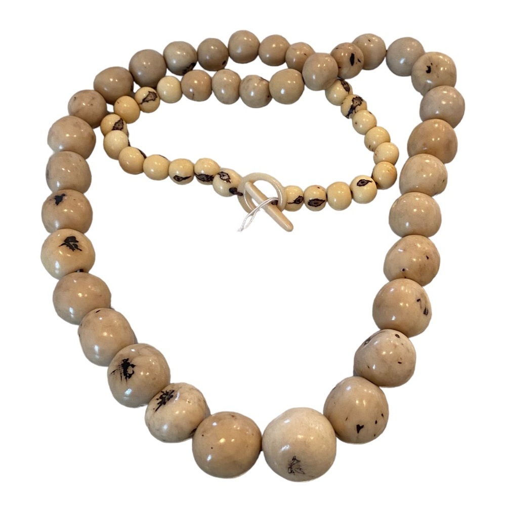 Chico’s tribal African style nut necklace chunky NwOT neutral Color 14.5”